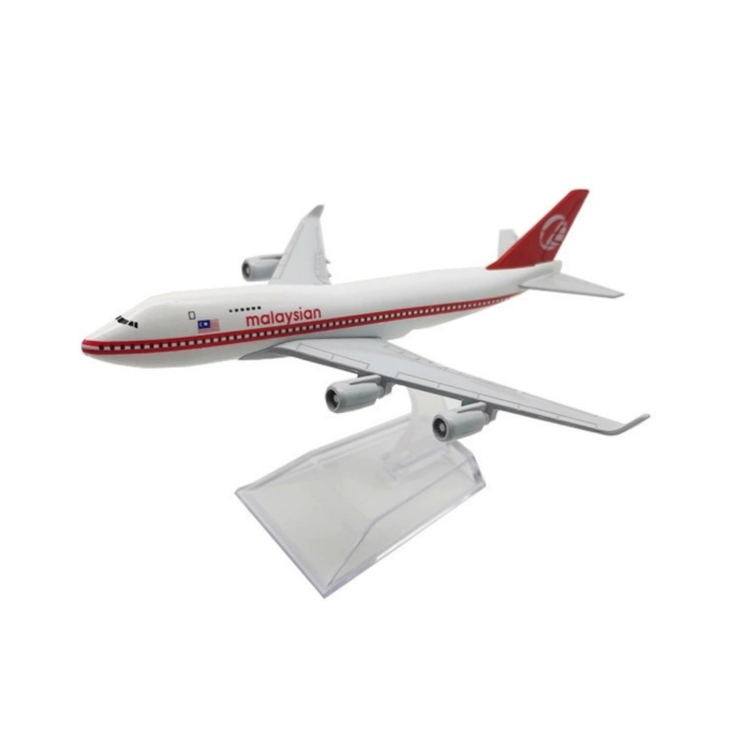 Kids Toys Malaysia - เครื่องบินจำลอง B747 ของเล่นเด็ก เครื่องบินสีแดง B747 สายการบินมาเลเซีย